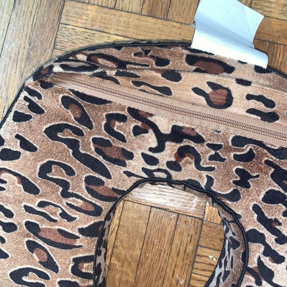 Leopard print Memory Foam Neck Pillow - Picture 3 of 4
